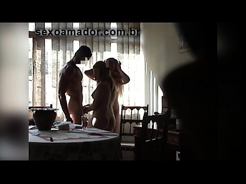 ❤️ Babaturan séks ngajak saurang lalaki raksasa sareng tiluan sareng anjeunna porno super di urang ❌️